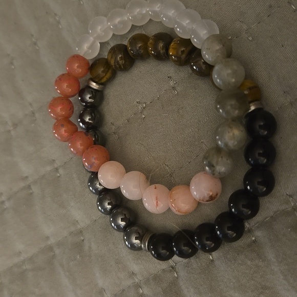 Elegant Jewelry Organizer with Assorted Earrings - Picture 6 of 14